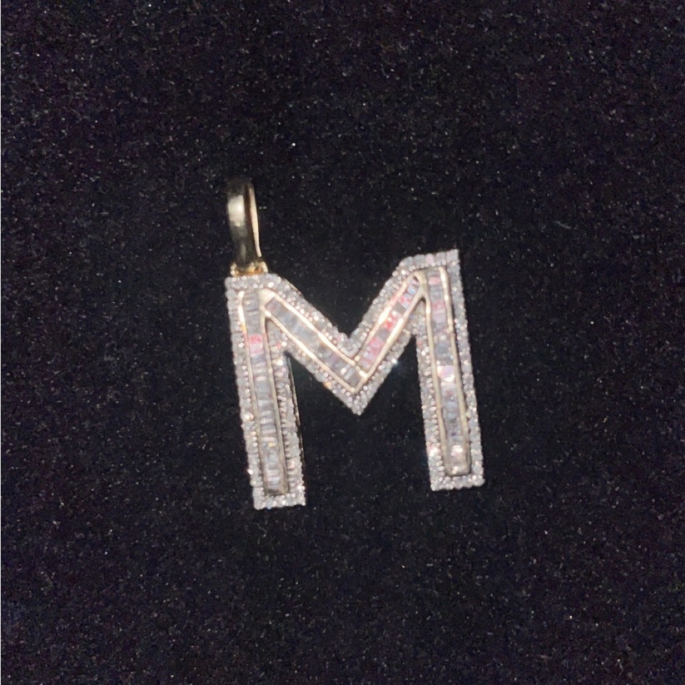 Baguette diamond M charm 100 % real diamonds & gold beautiful Piece